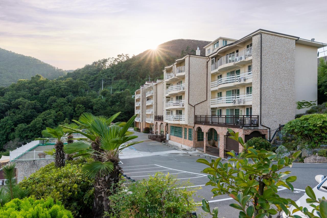 Home Fourest Resort Geoje Exterior foto
